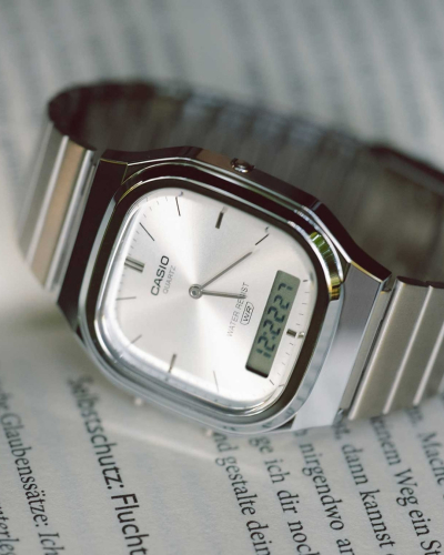 AQ-240E-7AEF Casio Standard quartz uniszex karóra (36mm)